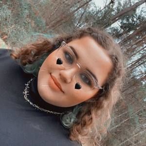 Meet your Posher, Maegan